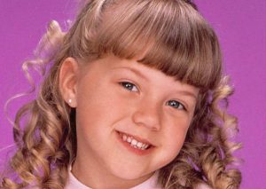 Mira cómo luce en la actualidad Stephanie Tanner de ‘Tres por Tres’ (FOTOS)