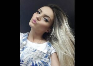 Participante de reality se fotografió sin maquillaje (FOTO)