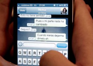 Descubre cómo ‘whatsapp’ puede destruir tu relacion sentimental (VIDEO)