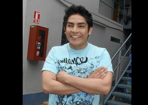 Erick Elera es “ampayado” divirtiéndose con mujeres en discoteca (FOTOS)
