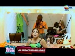 Vania Bludau se despoja de sus prendas frente a cámaras (VIDEO)