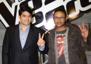 Kalimba le hace divertida broma a Jerry Rivera (FOTOS)