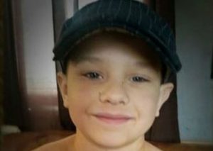¿Por qué la imagen de este niño viene conmoviendo a todos en redes sociales?
