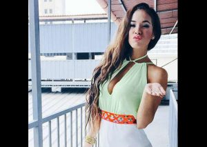 Jazmín Pinedo compartió foto en topless