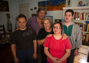 ¡Madre ejemplar! A pesar de tener cinco hijos, ella adoptó seis más con…