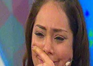 Karen Schwarz rompe en llanto durante programa en vivo (VIDEO)