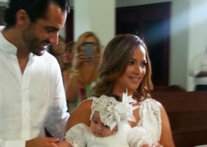 Mira cómo fue el bautizo de la hija de Adamari López (FOTOS)