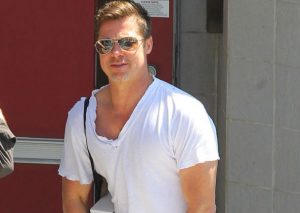 Mira el romántico tatuaje que se hizo Brad Pitt (FOTOS)