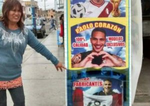 En Chimbote venden lápidas con el rostro de Paolo Guerrero