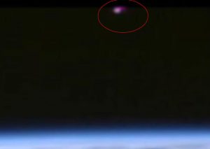 La NASA habría grabado a un OVNI cerca de Estación Espacial (VIDEO)