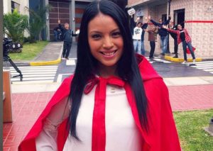 Al fondo hay sitio: La Caperuza protagoniza sesión de fotos