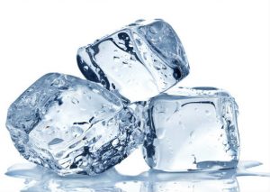 Estos son los beneficios de poner hielo sobre la piel del rostro