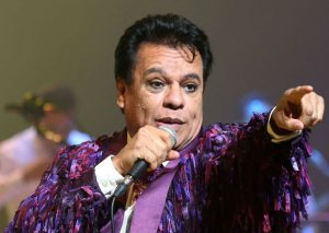 Juan Gabriel y su peculiar gesto que alborotó las redes