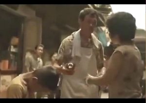 Este video te enseñará que ayudar a otros es lo mejor que puedes hacer