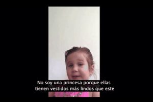 Esta adorable pequeña demuestra que no todas las niñas quieren ser princesas