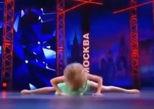 Ella se rompió la nariz pero decidió terminar su número de baile (VIDEO)