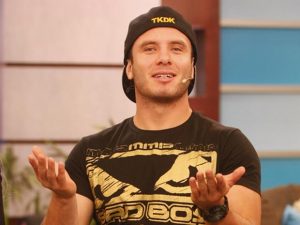 Jenko del Río es ampayado con ex de combatiente – VIDEO