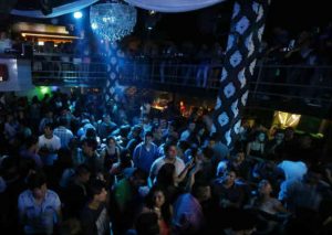 ¿Desatinada? Discoteca limeña es criticada por publicidad sobre ‘feas’