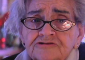 ¡Conmovedor! Abuelita de 84 años le escribió a Santa Claus para pedirle un perro y…
