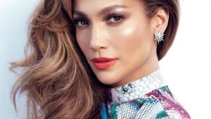 Jennifer López lució tremendo escote