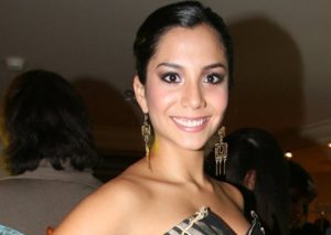 Mayra Couto causó furor con pronunciado escote (FOTOS)