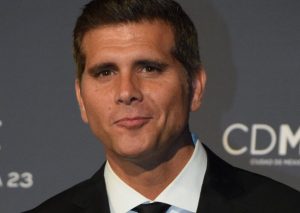Facebook: Christian Meier desata polémica con foto desnudo junto a …