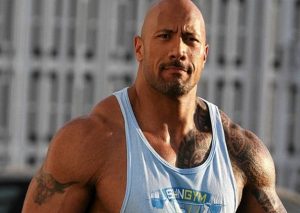 La Roca: Dwayne Johnson luce completamente irreconocible (VIDEO)