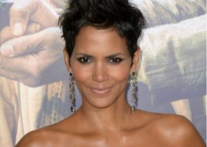 Halle Berry estrena cuenta de Instagram y Twitter con candente topless (FOTO)