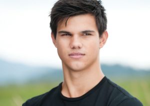 Taylor Lautner: Actor de ‘Crepúsculo’ luce irreconocible (FOTOS)