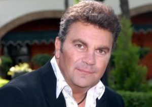 Manuel Mijares se sometió a delicada cirugía cervical (FOTOS)