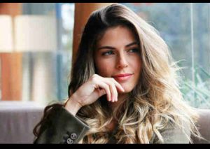 Instagram: Stephanie Cayo causa revuelo con diminuto bikini