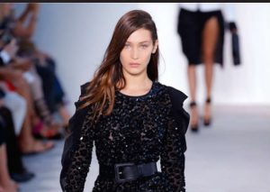 YouTube: Sufre fatal caída en plena pasarela del New York Fashion Week