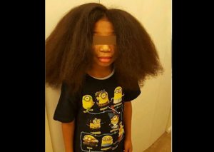 Facebook: Niño dejó crecer su cabello por este motivo