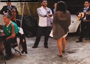 Facebook: Le pidieron la mano y no contuvo su reacción que …