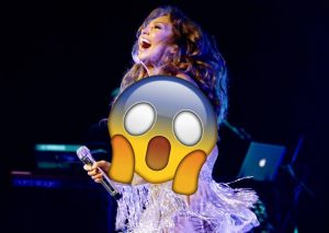 Thalía perdió el control y su vestido en pleno concierto