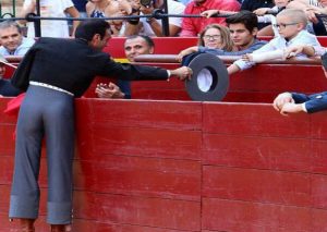 Facebook: Niño con cáncer quiere ser torero y es criticado en Internet