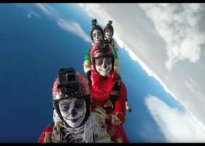 YouTube:  Esta coreografía en el aire te impactará