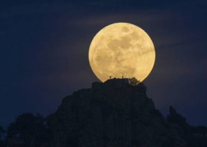 ¿Qué está pasando? ¡La Superluna se aproxima este lunes!