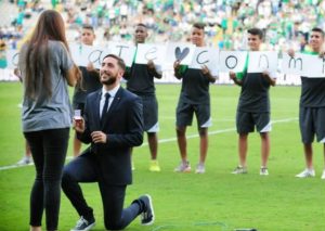 El nuevo fichaje colombiano del ‘Muni’ que pidió matrimonio en plena cancha