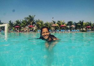 Katia Palma lució bikini en paradisíaca playa y le respondieron así