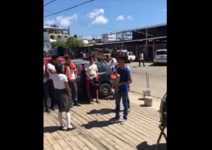 Facebook: Escolar contrata una banda para su locura de amor  – VIDEO