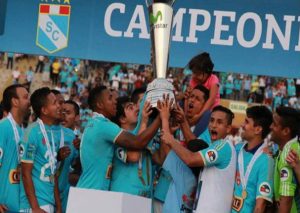 Ex Universitario quiere arruinar la ‘Noche de la Raza Celeste’ – VIDEO