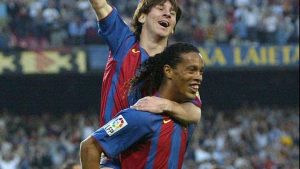 ÚltimoMinuto Ronaldinho vuelve al Barcelona – VIDEO