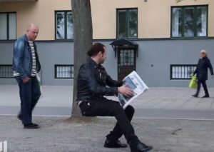 YouTube: Este truco de la ‘silla invisible’ te dejará paralizado