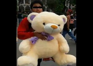 Facebook: Mira esta ‘sorpresa’ de amor en plena Plaza de Armas  – VIDEO