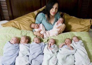 ¿Recuerdas a la mujer que tuvo octillizos? Así luce en la actualidad