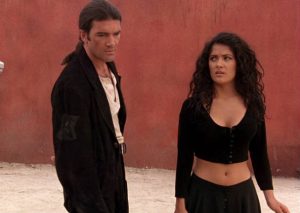 ¡Y bailó salsa! Salma Hayek cogió el celular de su esposo y descubrió que le era infiel