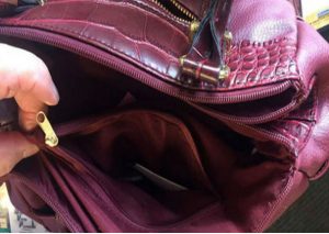 Facebook:Mira lo que halló dentro de su cartera – VIDEO