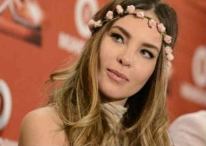 Belinda muestra su abdomen y sorprende a seguidores – FOTO