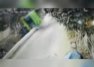 Cerro San Cristóbal: Así fue el terrible momento cuando cayó el bus